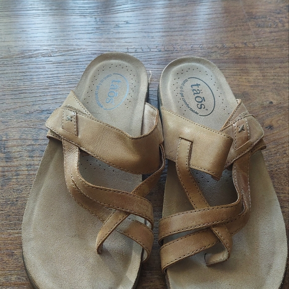 Taos Footwear Tan Slippers - Picture 4 of 4